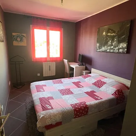 Maison Avec Piscine à Proximité De La Cité
